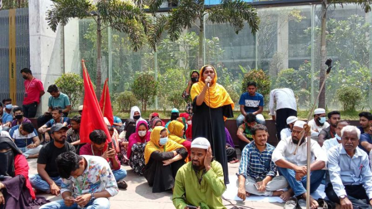 ফতুল্লায় ইউরোটেক্স নীটওয়্যারের চাকুরিচ্যুত শ্রমিকদের বিক্ষোভ