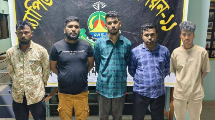 বন্দরে ফেনসিডিলসহ ৫ মাদক কারবারি আটক, পিকআপ জব্দ