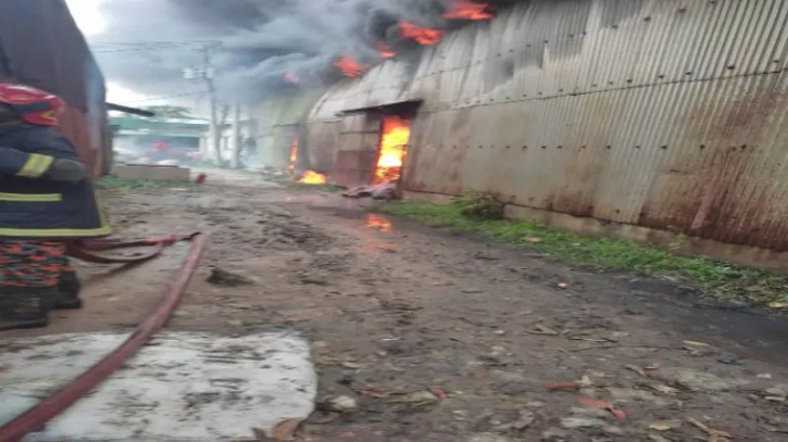 বন্দরে স্পিনিং মিলসে ভয়াবহ আগুন, ২৫ লাখ টাকার ক্ষতি