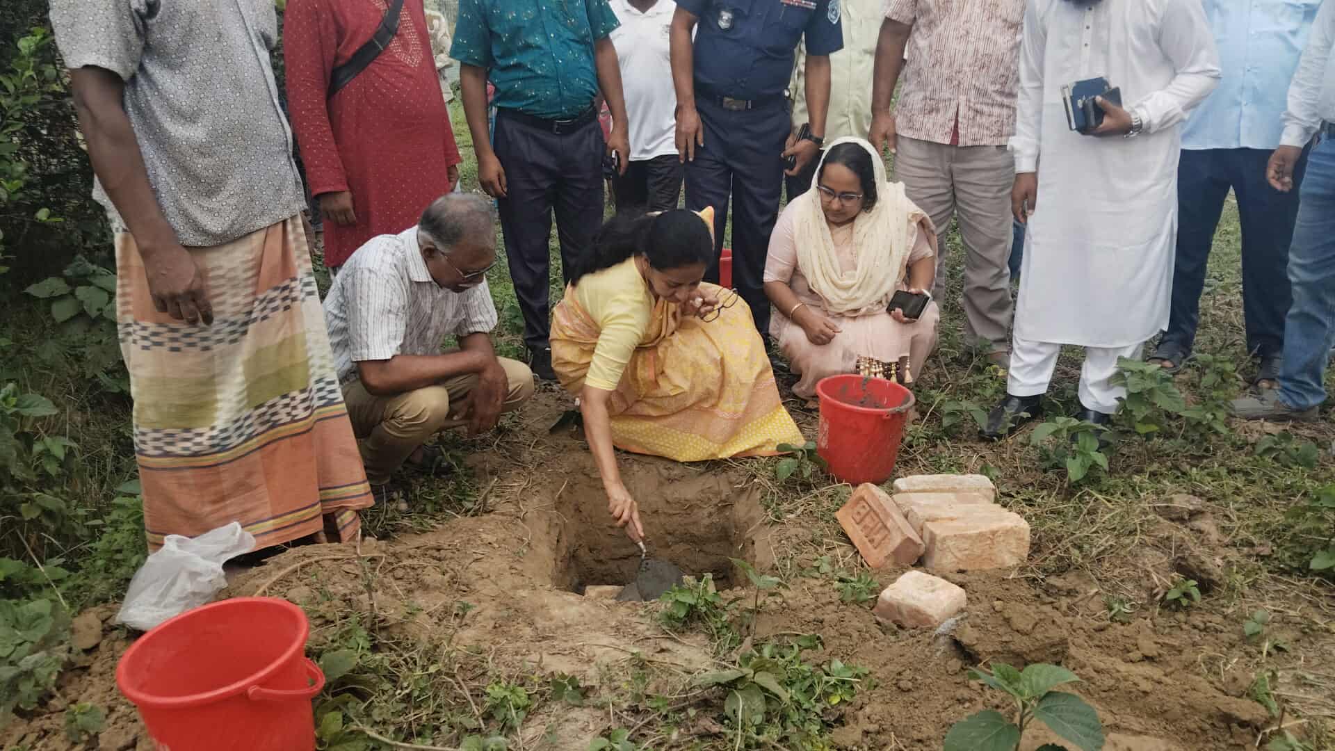ঠাকুরগাঁওয়ে রাঙাটুঙ্গী ফুলবল মাঠের সীমানা প্রাচীর উদ্বোধন