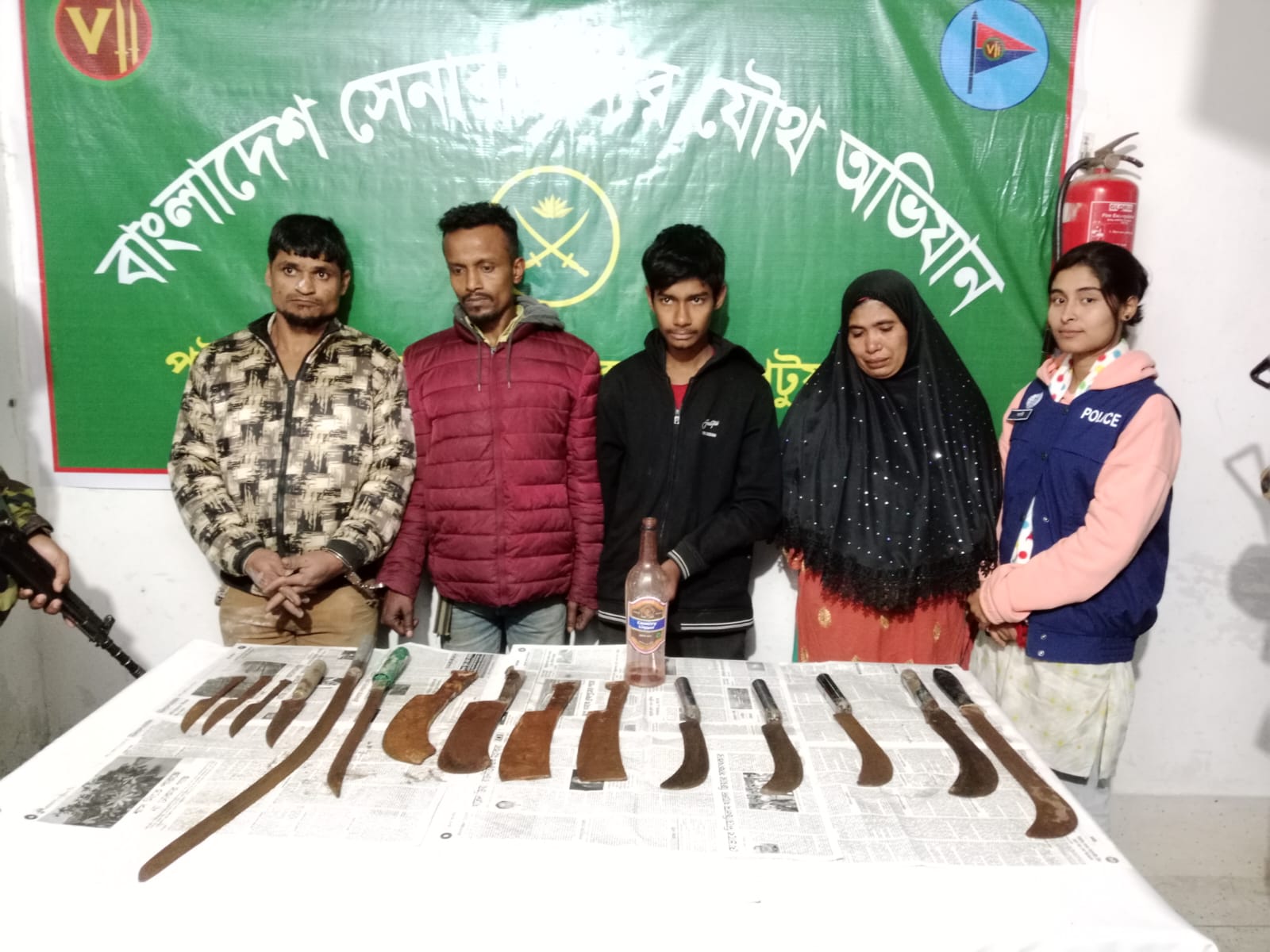 পটুয়াখালীতে যৌথ অভিযানে দেশীয় অস্ত্রসহ সন্ত্রাসী ও মাদক ব্যবসায়ীসহ চারজন আটক