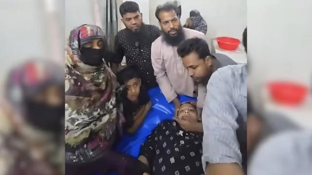 বাউফলে লঞ্চ-পন্টুনে চাপা পড়ে কিশোরের পা বিচ্ছিন্নপ্রায়