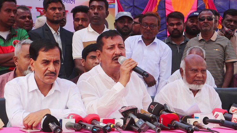 নওগাঁয় খাল খনন কর্মসূচির উদ্বোধন করলেন ভূমিমন্ত্রী মিজানুর রহমান